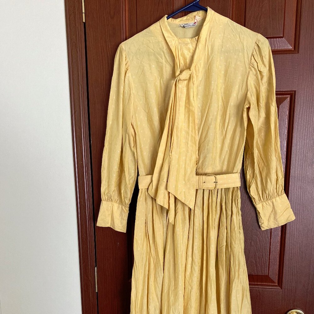 Vintage Long sleeve tie neck belted yellow dress